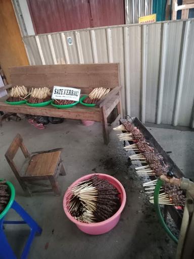 SATE KERBAU DAN LONTONG TAHU