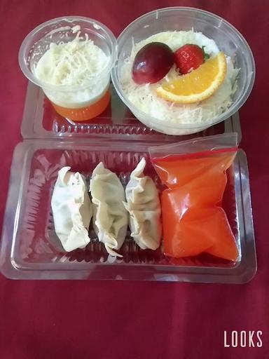 DIMSUM DAN PUDING MAMA FILA