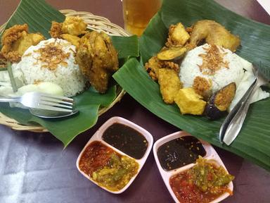 AYAM PENYET MBA ROS