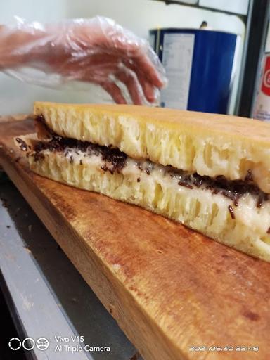 MARTABAK TERANG BULAN BANGKA/MARTABAK HAMDAN