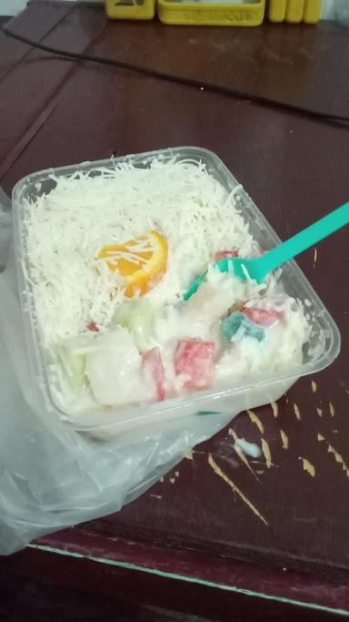 SALAD BUAH YUMMYY