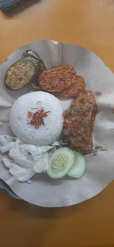 WARUNG MAKAN UMI