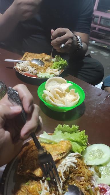 WARUNG NASI GORENG MENANTU