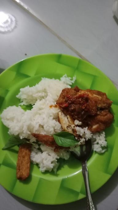 AYAM PENYET DEK TRY