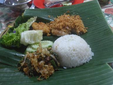 AYAM PENYET JOGJA MALIOBORO