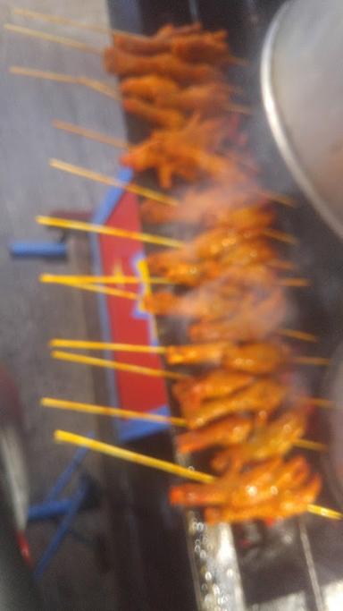 SATE PADANG GOYANG LIDAH CEKER