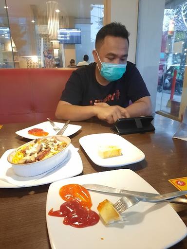 PIZZA HUT RESTORAN