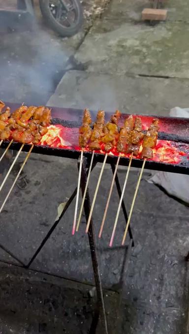 SATE MADURA BANG KUMIS