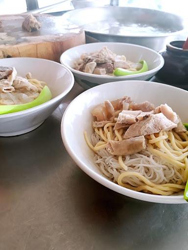 BAKSO SAPI GU BAK WAN