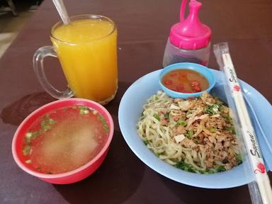 CEN SIANG HAKKA NOODLE