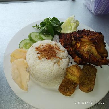 AYAM PENYET SOLO ( APS )