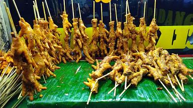 WARUNG SATE PADANG TANPA NAMA