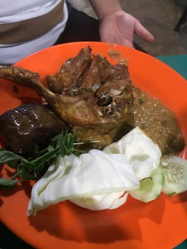 AYAM PENYET CINTA