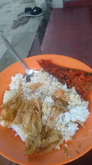 LONTONG WITA