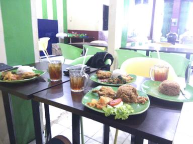 AYAM PENYET JAKARTA