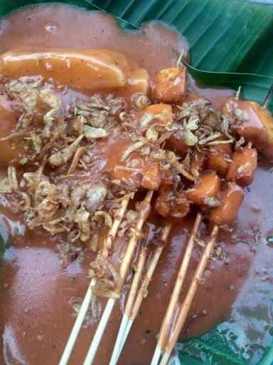 SATE PADANG DI AMBANG SORE