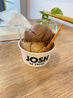 Photo's Josh Ice Cream Parlour