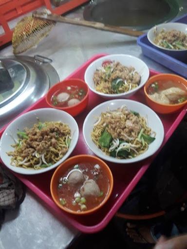 MIE AYAM BANGKA ROY