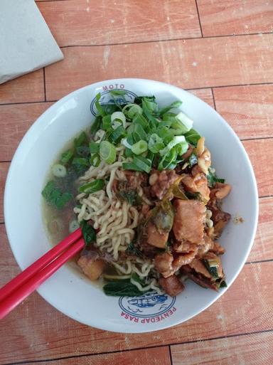 BAKSO DAN MIE AYAM MAS GINO