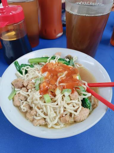 BAKSO DAN MIE AYAM MAS GINO