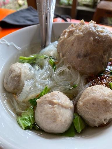 MIE AYAM & BAKSO RAKSASA