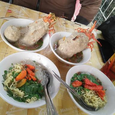 MIE AYAM & BAKSO RAKSASA