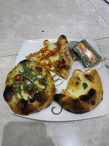 DOOUGH PIZZA MEDAN