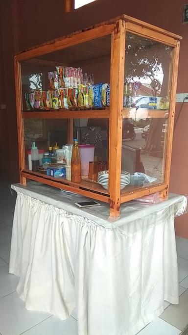 KEDAI TEMPAT BIASA