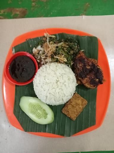 AYAM BAKAR PAK RUDY PADANG BULAN SELAYANG II