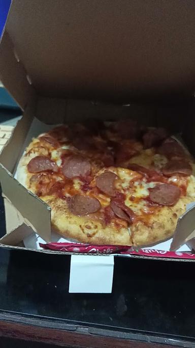 DOMINO'S PIZZA