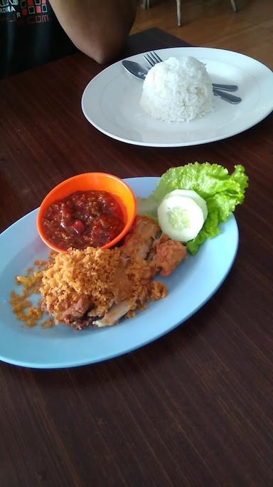 AYAM GREBEK YOGYA