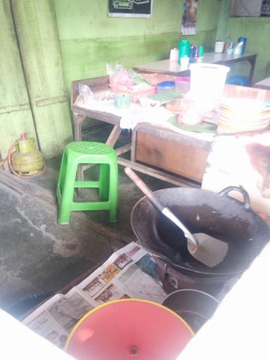 MIE AYAM & BAKSO MAS BEDOEL CAH SOLO