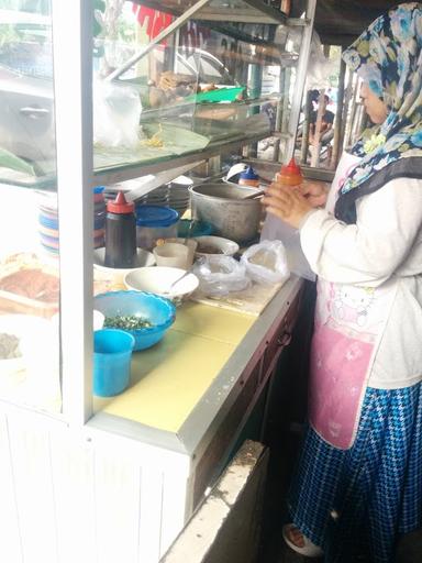 MIE AYAM & BAKSO MAS BEDOEL CAH SOLO