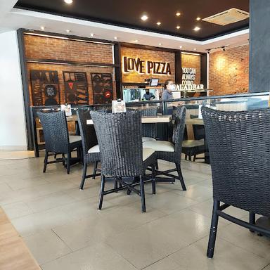 PIZZA HUT RESTORAN