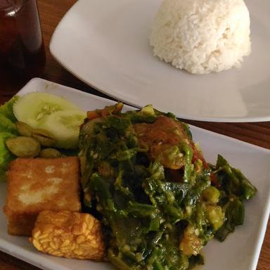 WARUNG AYAM BAKAR KAK ITA