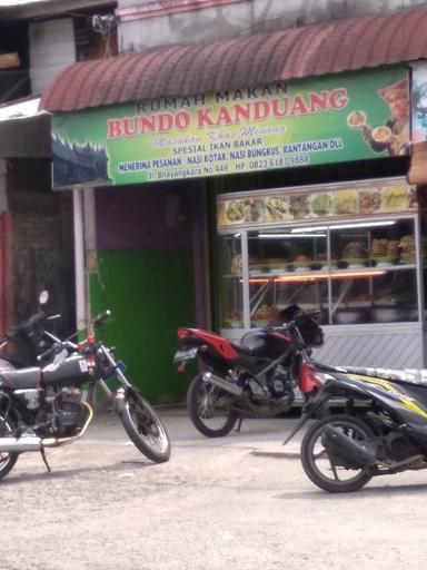 RUMAH MAKAN BUNDO KANDUANG