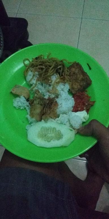 AYAM PENYET BU ADE