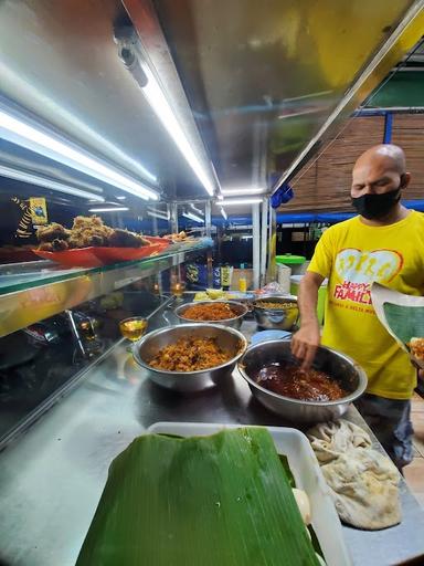 WARUNG NASI GURIH TENDA BIRU MONA / NENEK