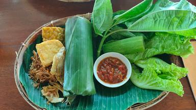 RUMAH MAKAN & LESEHAN BUMBU KURING