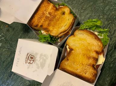 EAT TOAST LEBAK BULUS