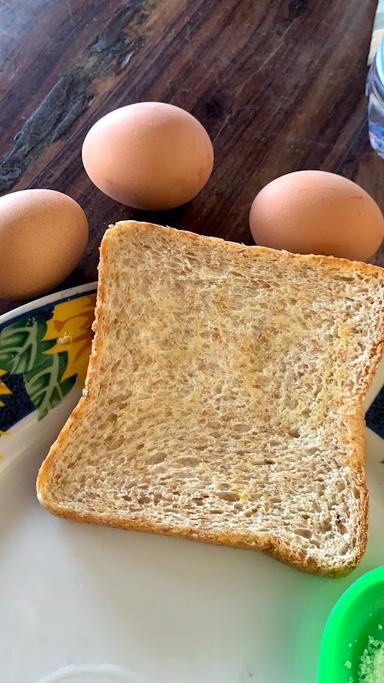 MARTABAK TELOR DAN TERANG BULAN