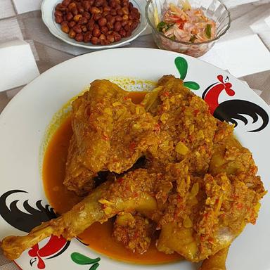 AYAM BETUTU MEN TEMPEH