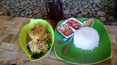 AYAM BETUTU MEN TEMPEH