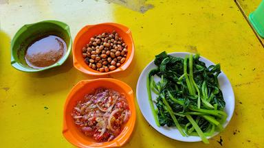 BU LINA AYAM BETUTU GILIMANUK (DIDEPAN MEN TEMPEH)