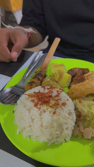 NASI CAMPUR BABI WARUNG PUTRA MARUTI