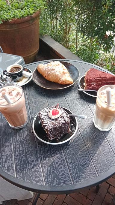 ALHAMBRA BAKERY CAFE