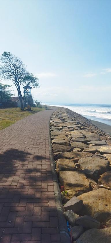 PANTAI DELODBRAWAH