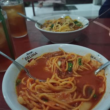 I.Q. MIE AYAM VS BAKSO URAT