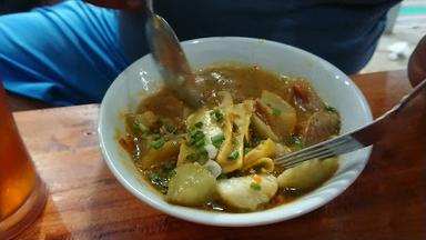 LONTONG KIKIL PASAR MENGANTI