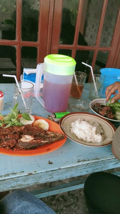 PECEL BELUT PAK HARI